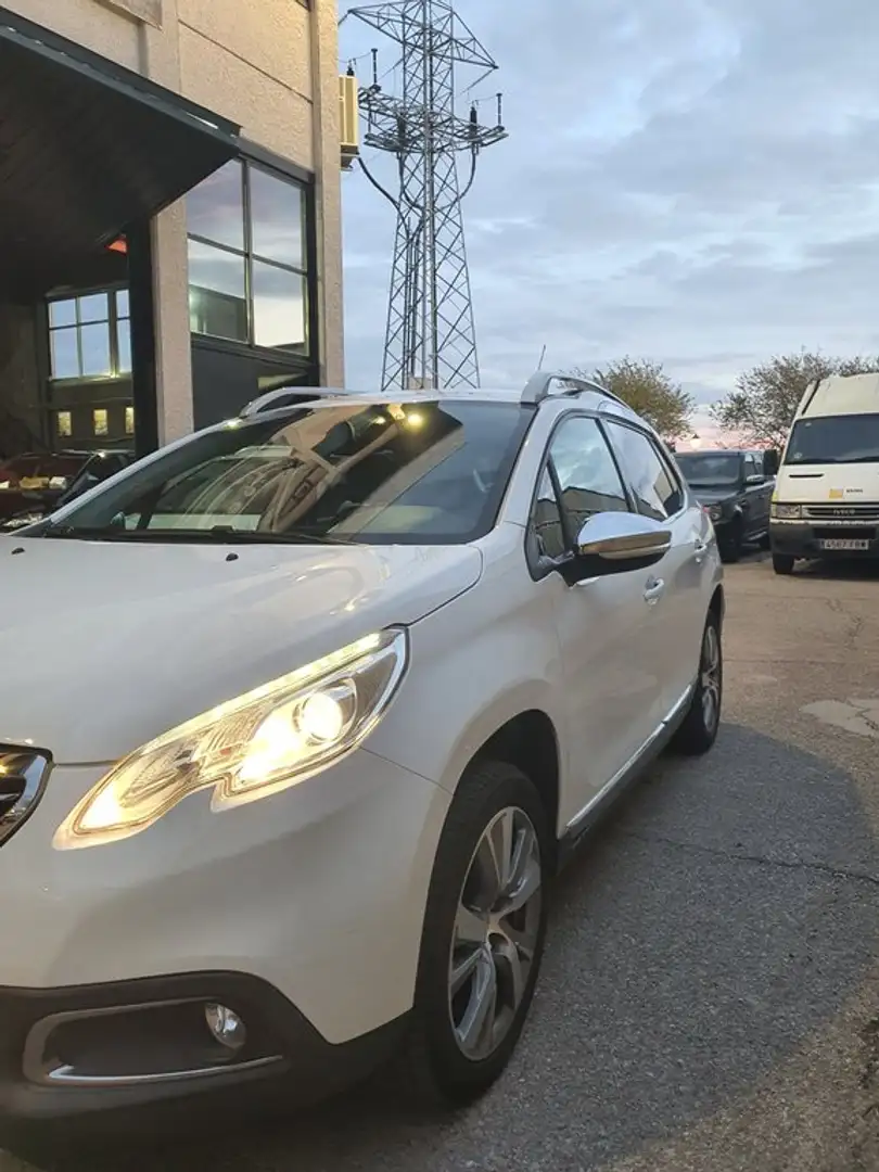 Peugeot 2008 Allure 1.2 PureTech 81KW (110CV) S&S Blanco - 2