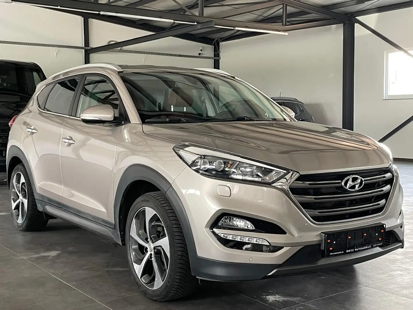 Hyundai TUCSON 2,0 CRDI 4WD Premium TEMP+SHZ/V/H+EL.SITZ Beżowy - 1