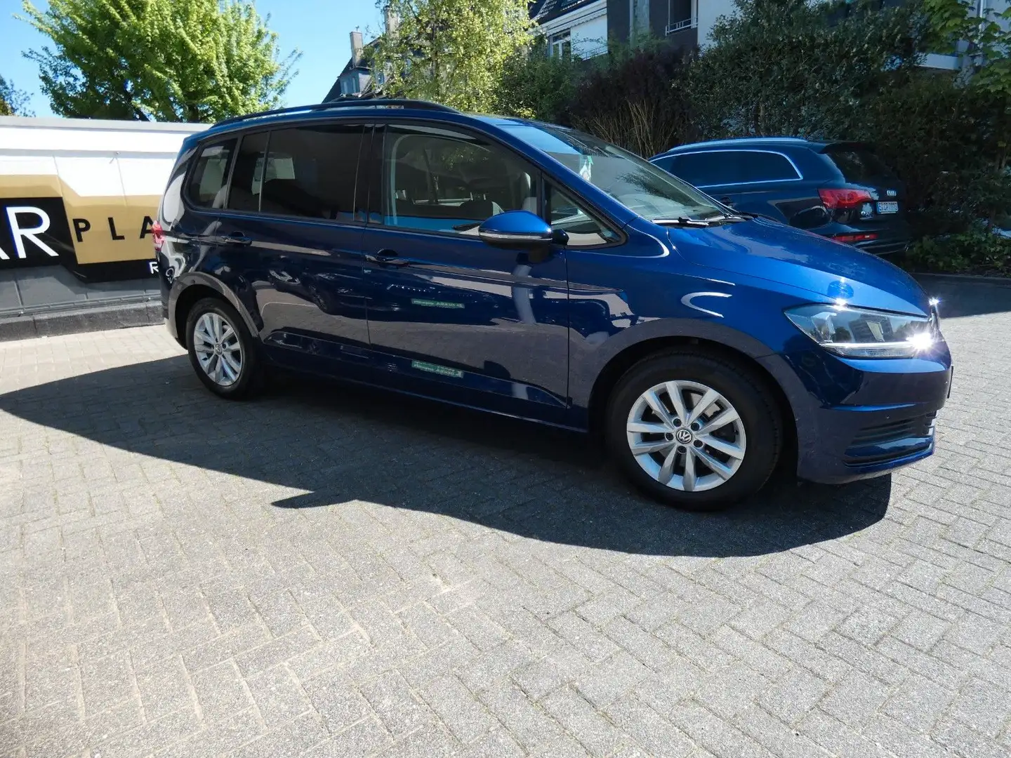 Volkswagen Touran Comfortline BMT/AUT/PDC/AHK/ALU Blauw - 2