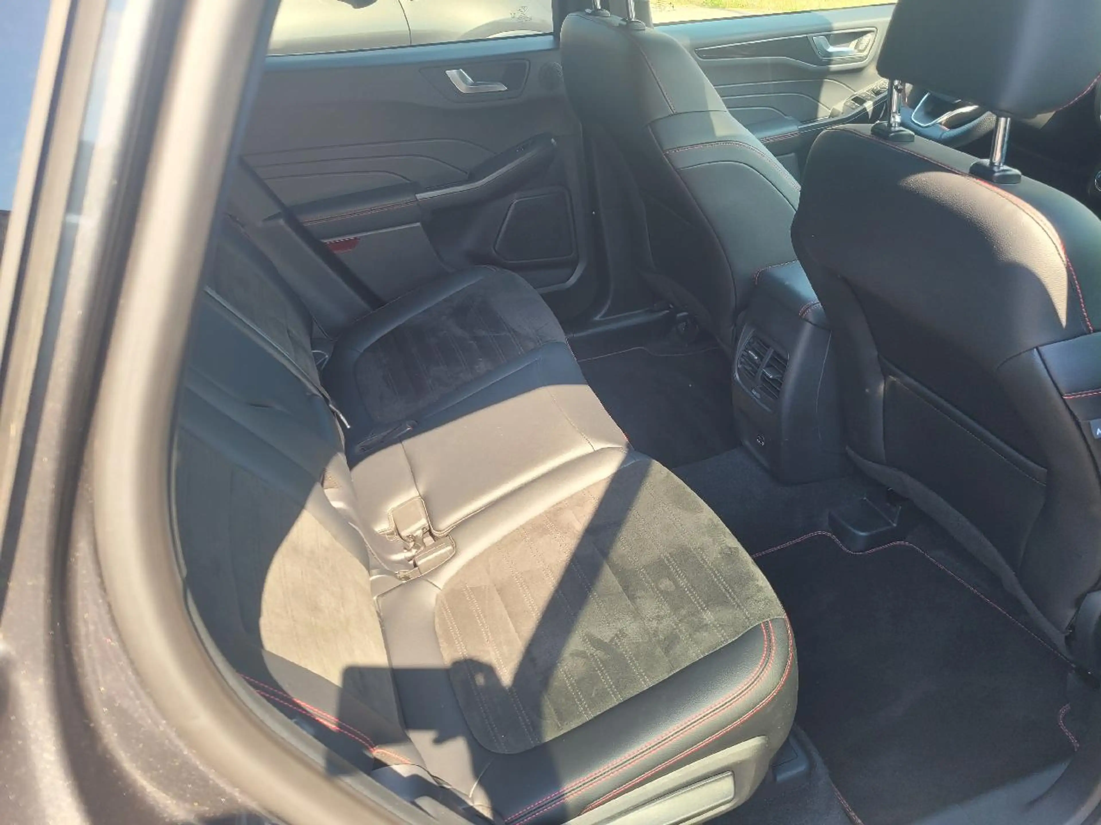Ford Kuga Plug-In Hybrid ST-Line X — photo 8