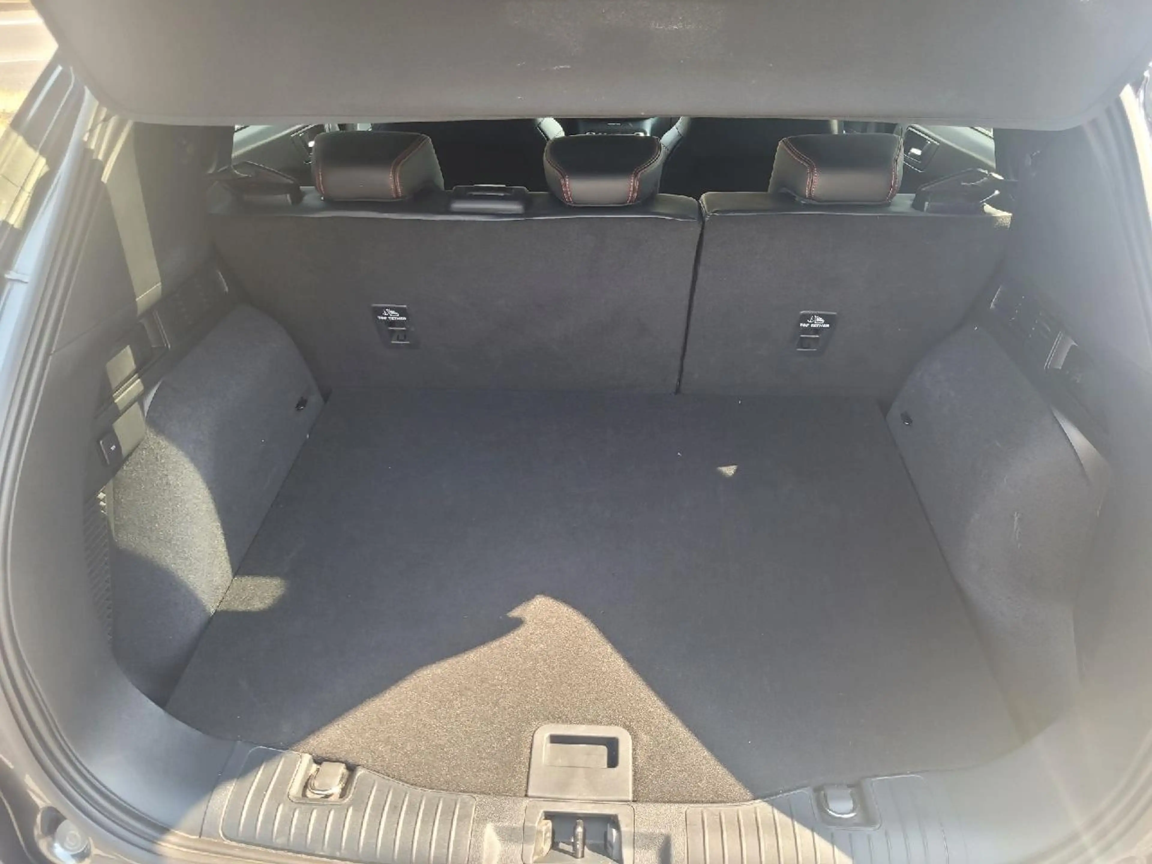 Ford Kuga Plug-In Hybrid ST-Line X — photo 9