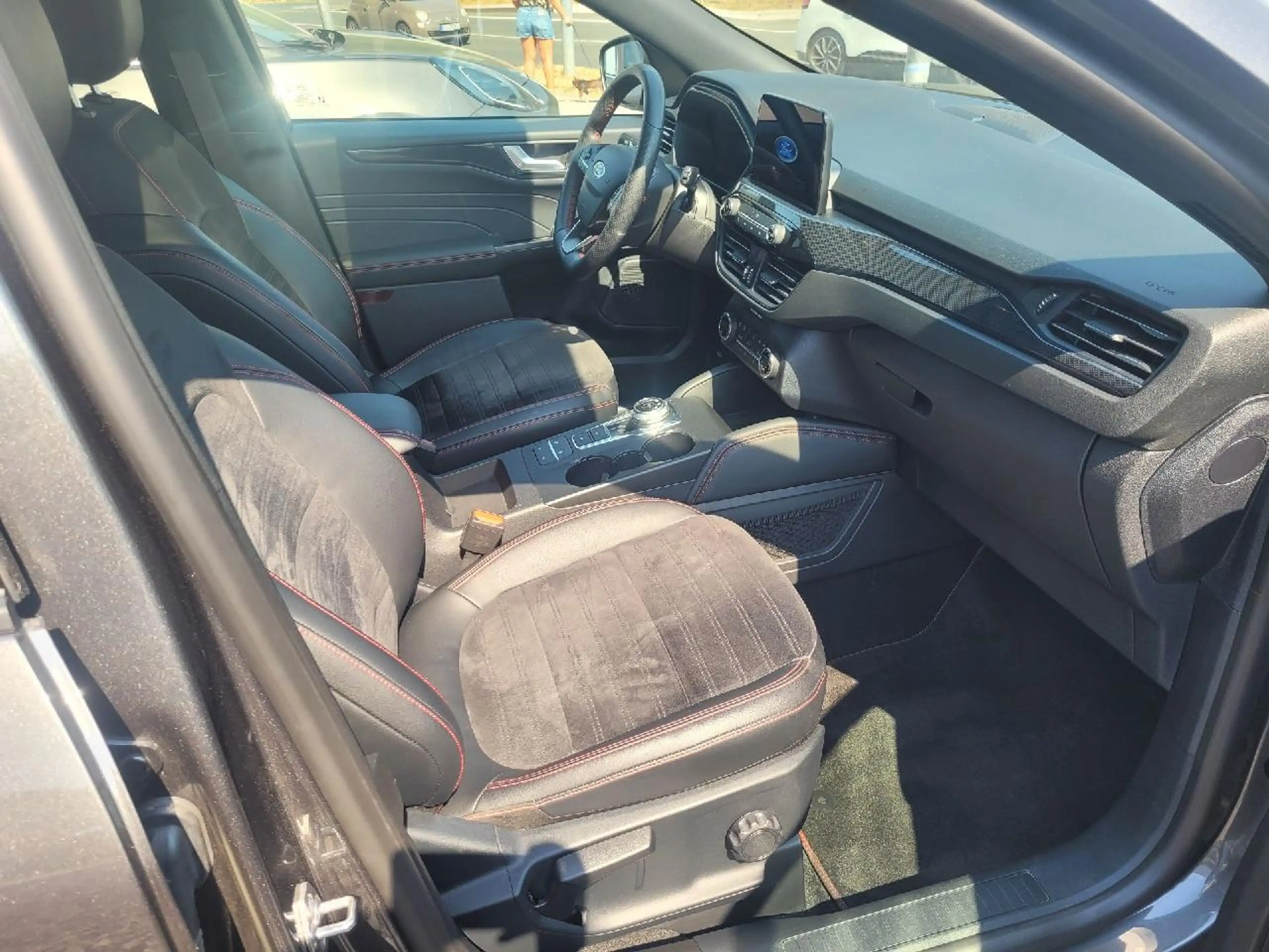 Ford Kuga Plug-In Hybrid ST-Line X — photo 6
