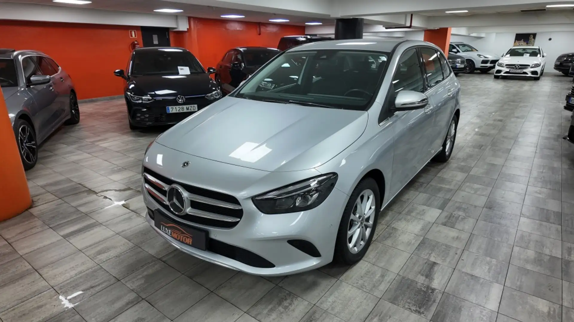 Mercedes-Benz B 250 250e 8G-DCT Stříbrná - 1