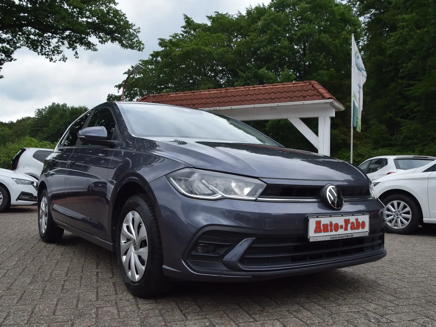 Volkswagen Polo 1,0 Fresh Klima*LED*PDC*5 Türen*Allseason Grijs - 1
