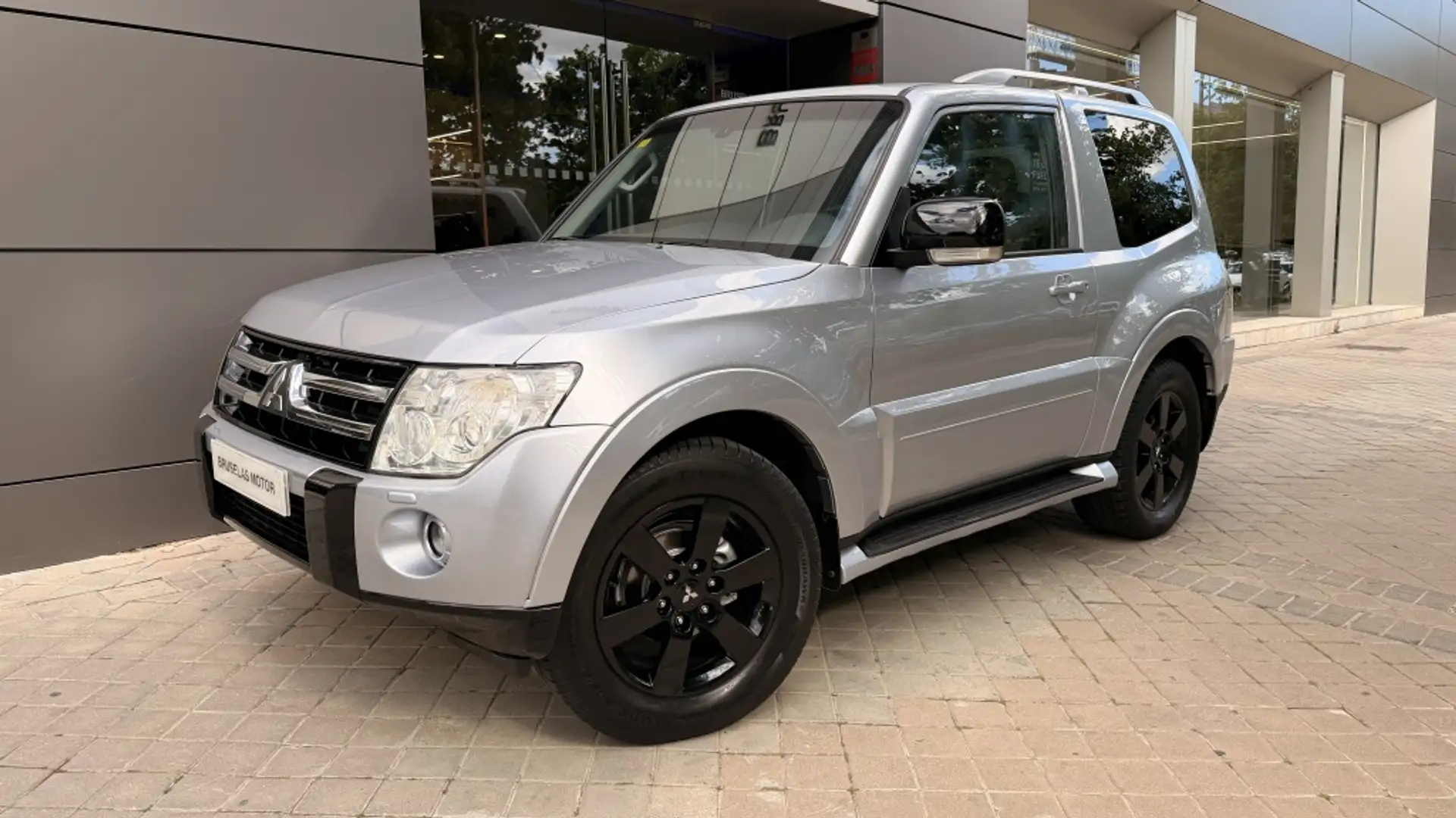 Mitsubishi Montero 3.2DI-D Motion 5A/T Plateado - 1