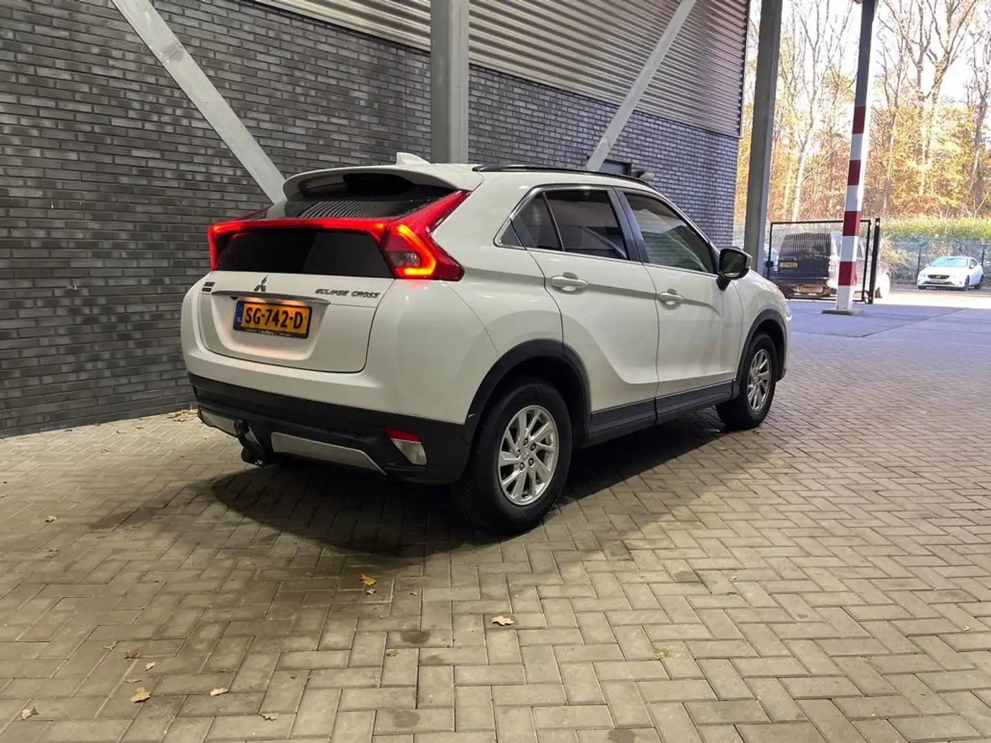 Mitsubishi Eclipse Cross 1.5 DI-T Pure | Automaat | Trekhaak | Camera | Cru Wit - 2