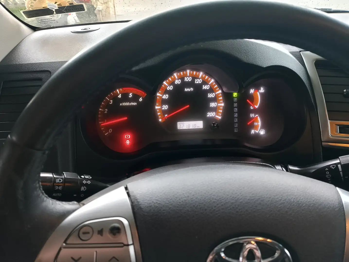 Toyota Hilux 3.0 d-4d double cab SR auto 4x4  ridotte - 2