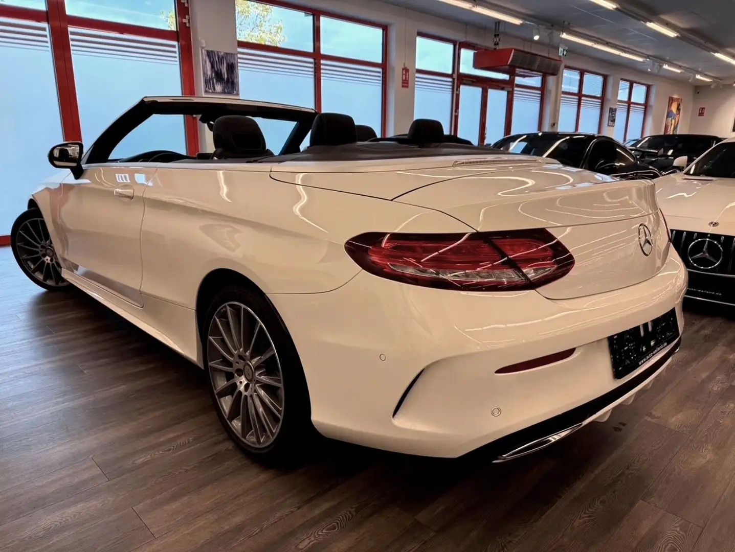 Mercedes-Benz C 180 Cabrio AMG Paket 19Zoll Navi LED 39TKM 1A Weiß - 2
