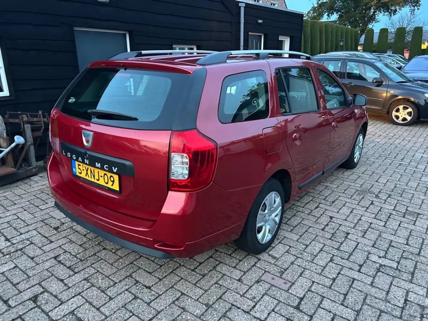 Dacia Logan 0.9 TCe Laureate Rood - 2