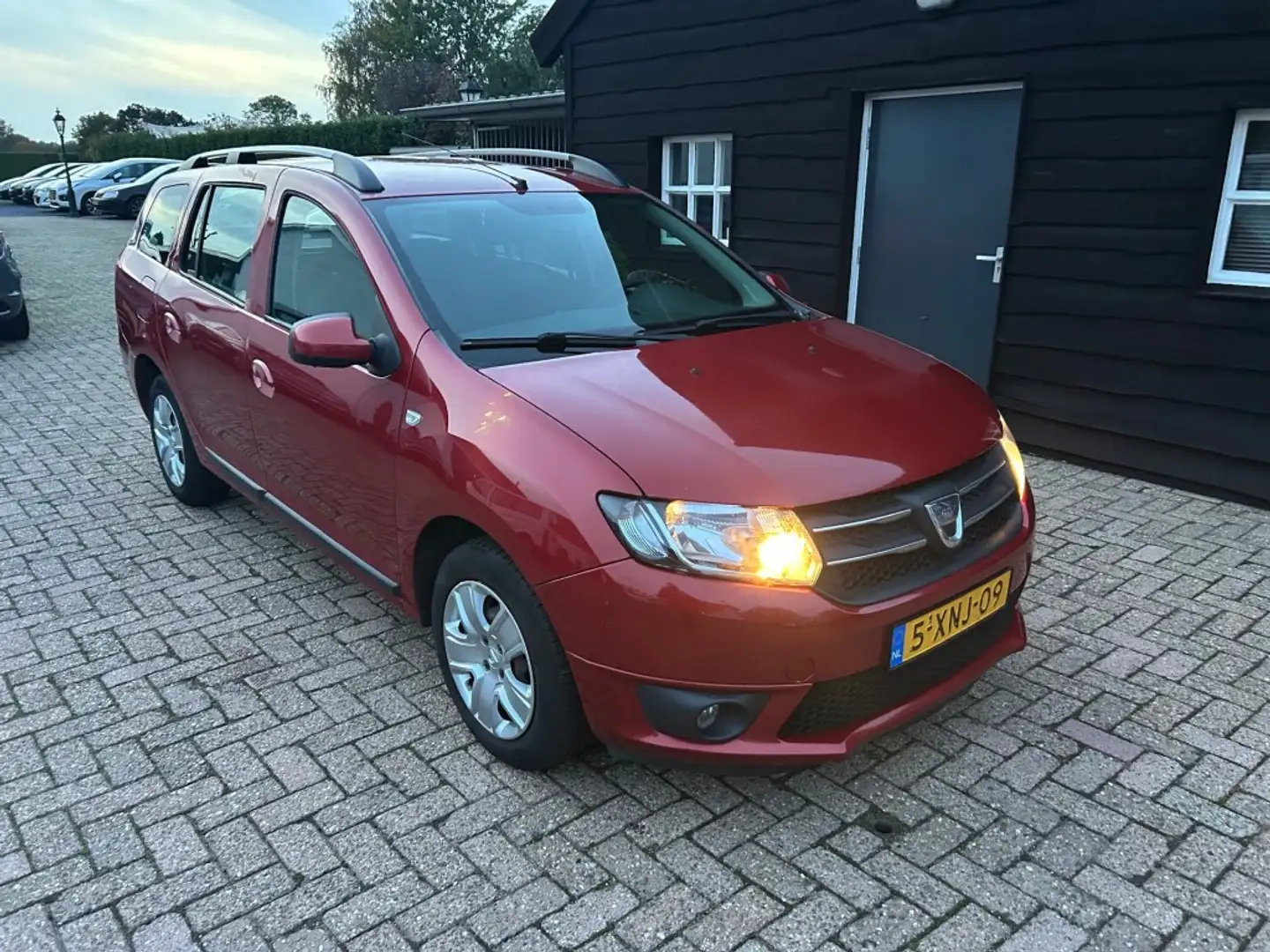 Dacia Logan 0.9 TCe Laureate Rood - 1