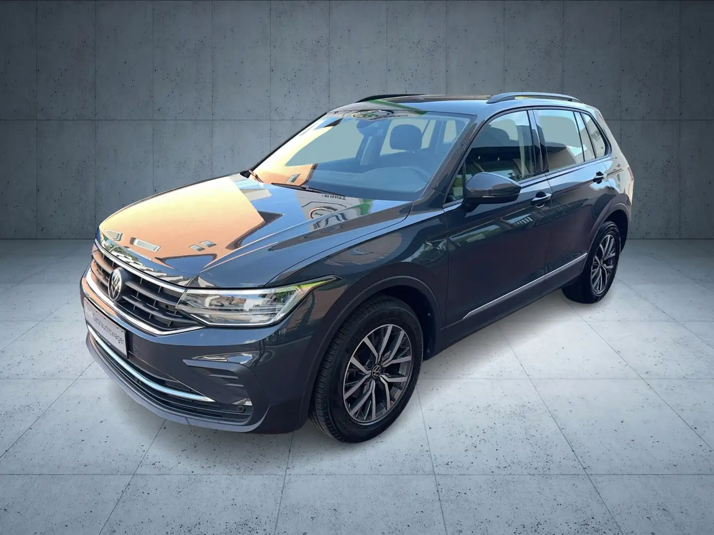 Volkswagen Tiguan Life 1.5 TSI DSG Navi App Connect Ganzjahresreifen Grau - 1