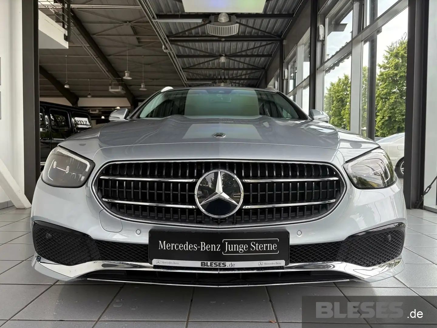 Mercedes-Benz E 220 E 220 d T AVANTGARDE+MBUX Prem+LED+Kamera+Totwinkel Silber - 2