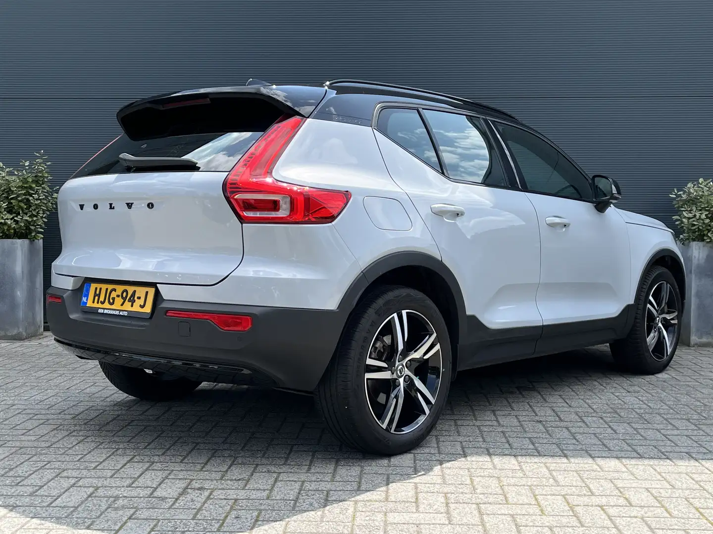 Volvo XC40 1.5 T5 Recharge R-Design | Cruise control adaptief Wit - 2