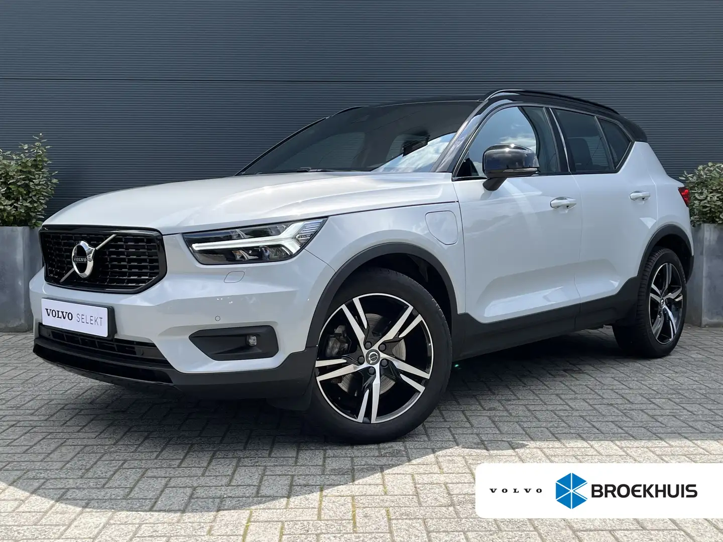 Volvo XC40 1.5 T5 Recharge R-Design | Cruise control adaptief Wit - 1