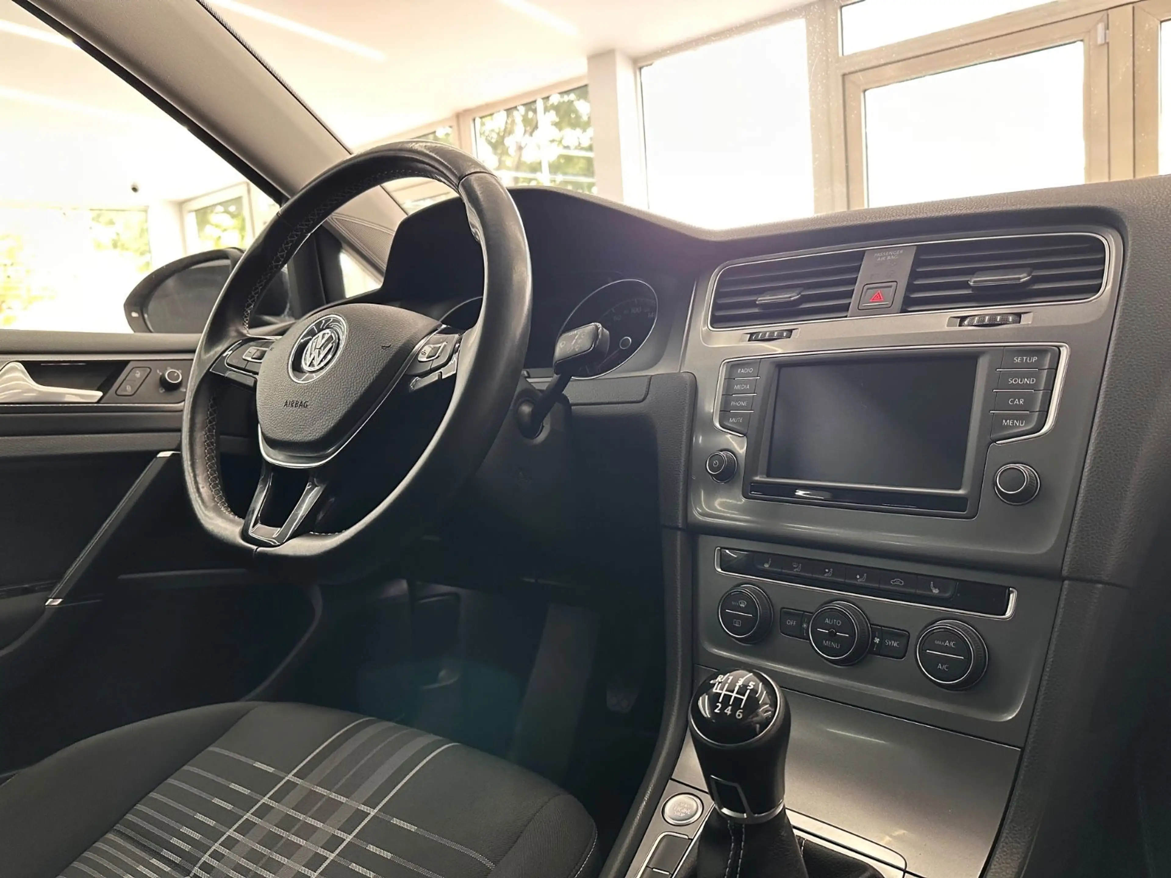 Volkswagen Golf VII 1.4 TSI Lounge*Keyless*Panorama*1.Hd* — photo 9