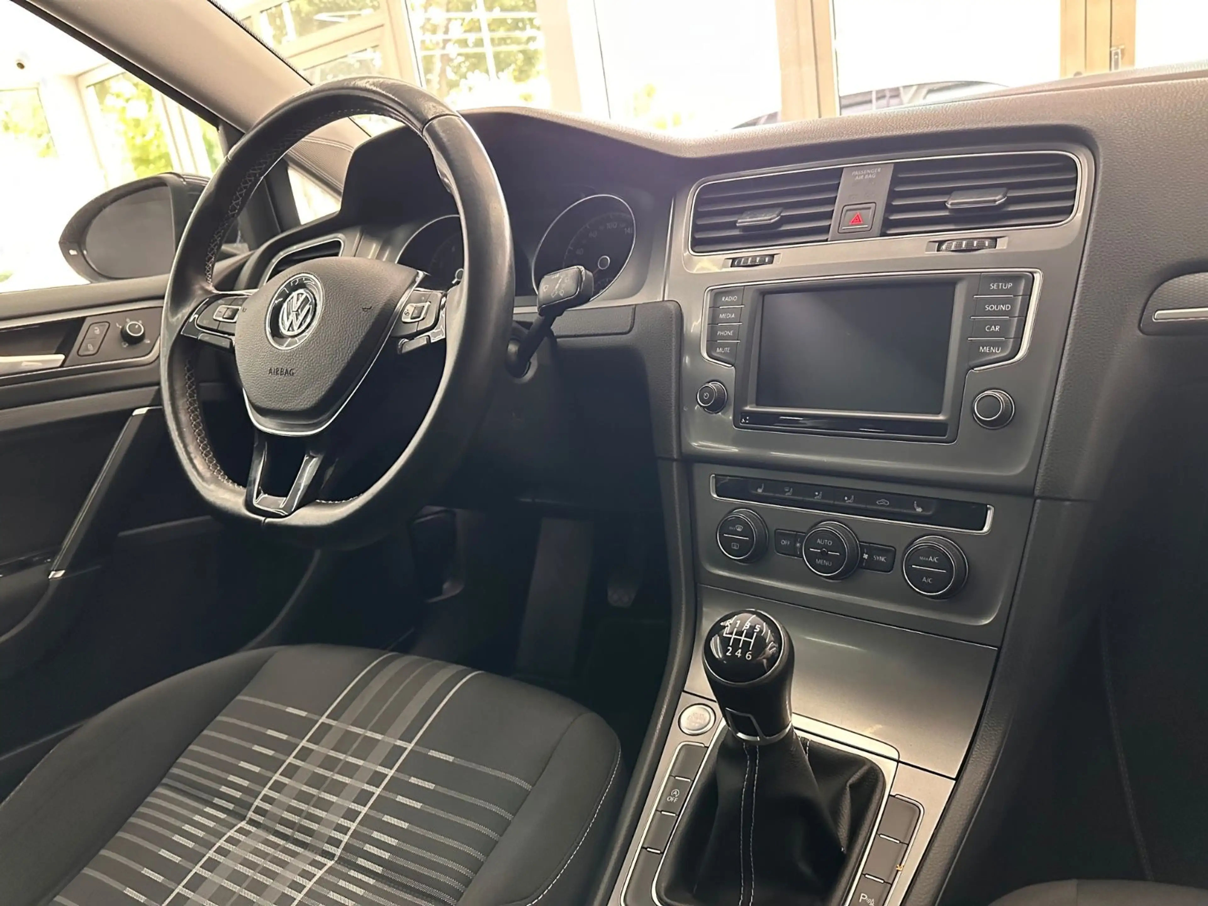 Volkswagen Golf VII 1.4 TSI Lounge*Keyless*Panorama*1.Hd* — photo 10