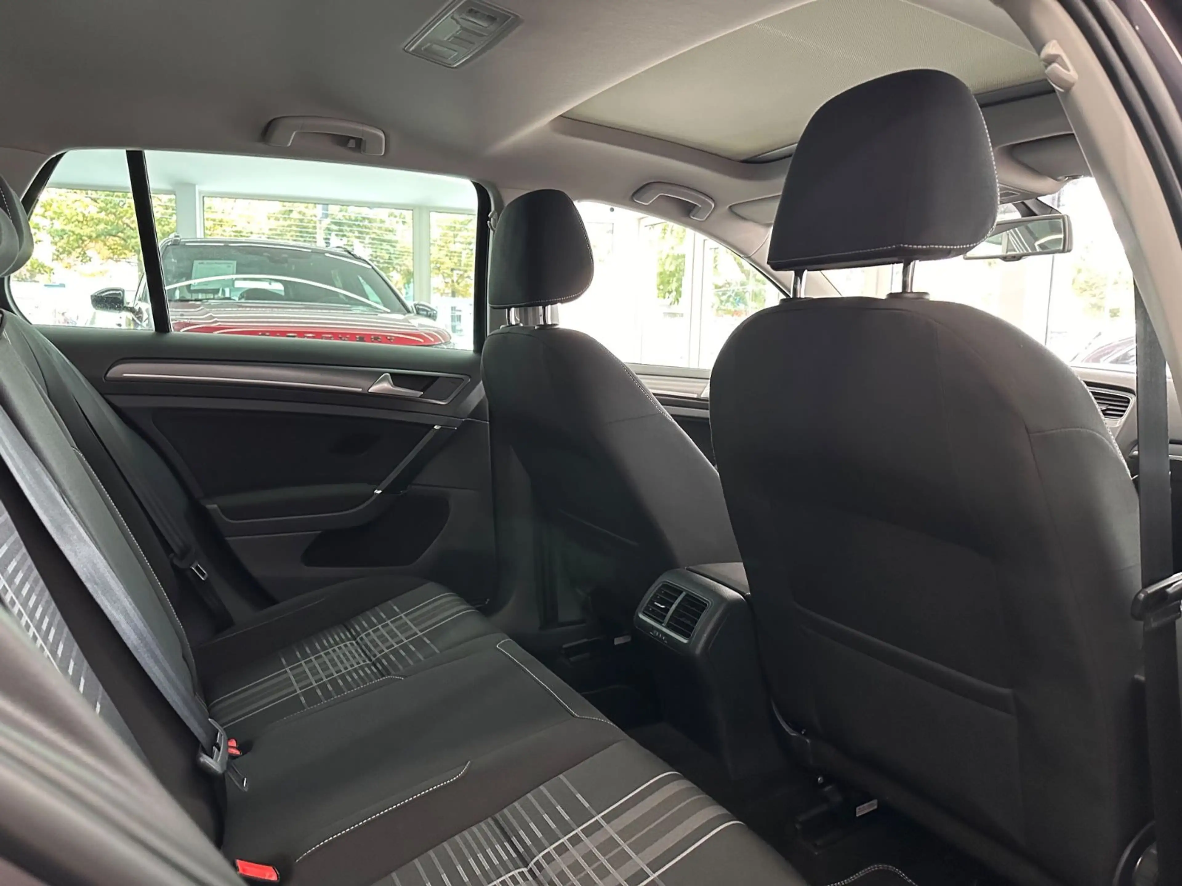 Volkswagen Golf VII 1.4 TSI Lounge*Keyless*Panorama*1.Hd* — photo 11
