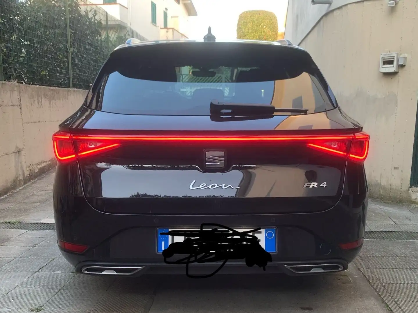 SEAT Leon Leon Sportstourer 2.0 tdi FR 4drive 150cv DSG Nero - 2