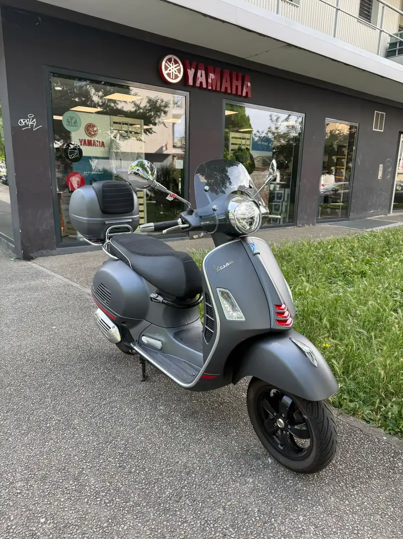 Vespa GTS 125 Gris - 1