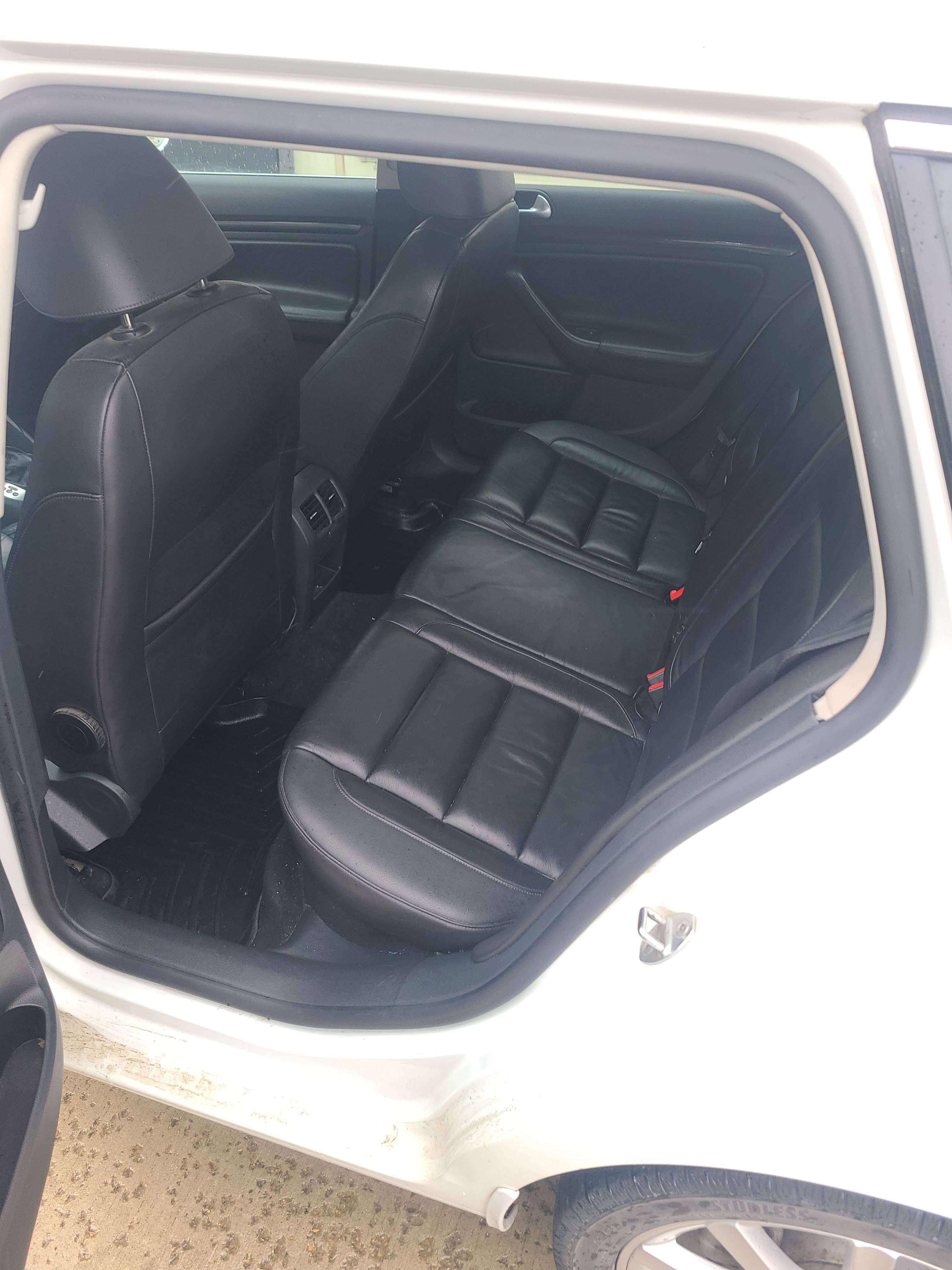 2014 Volkswagen Golf Wolfsburg Edition thumb 6