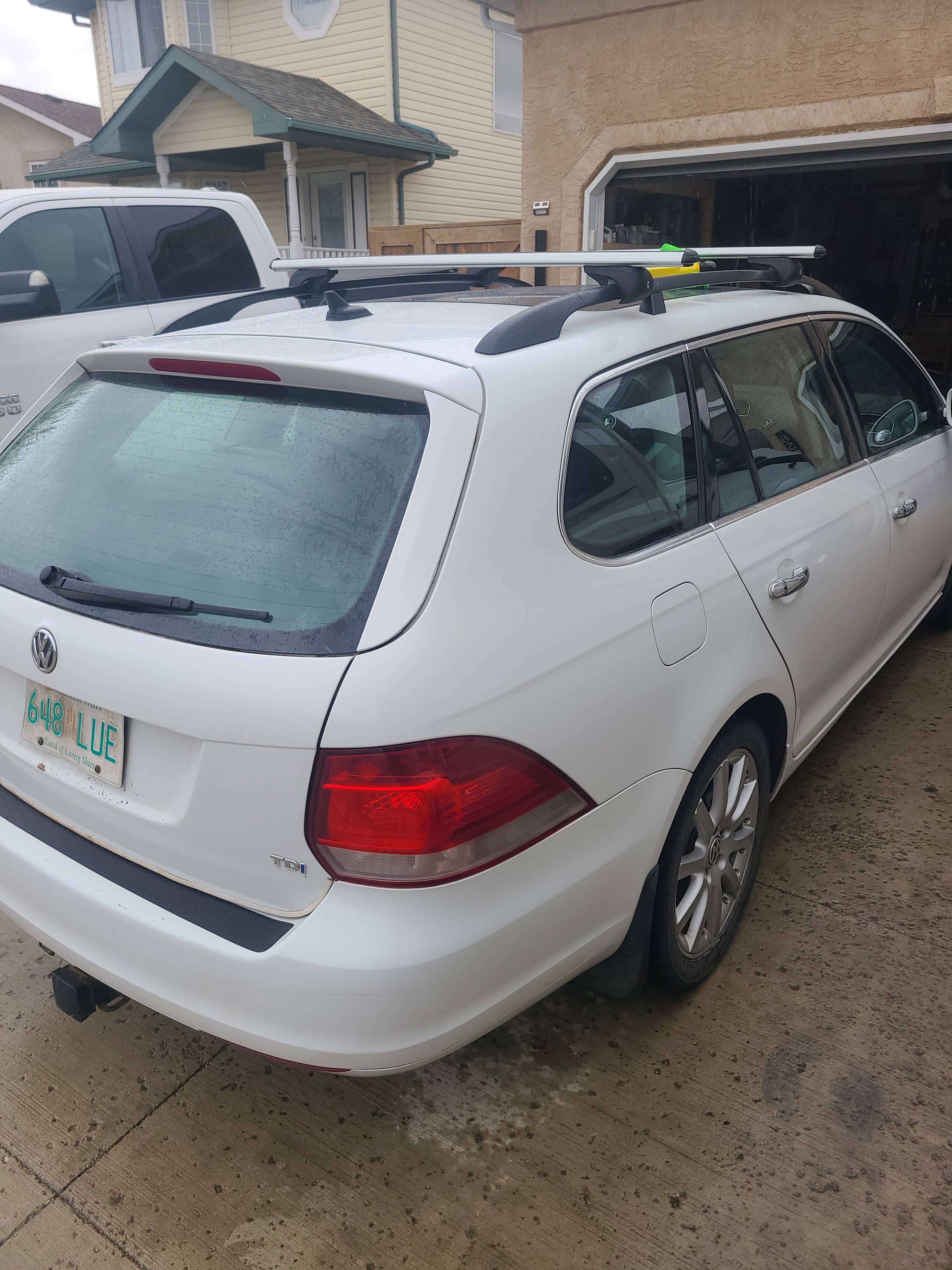 2014 Volkswagen Golf Wolfsburg Edition alt 4