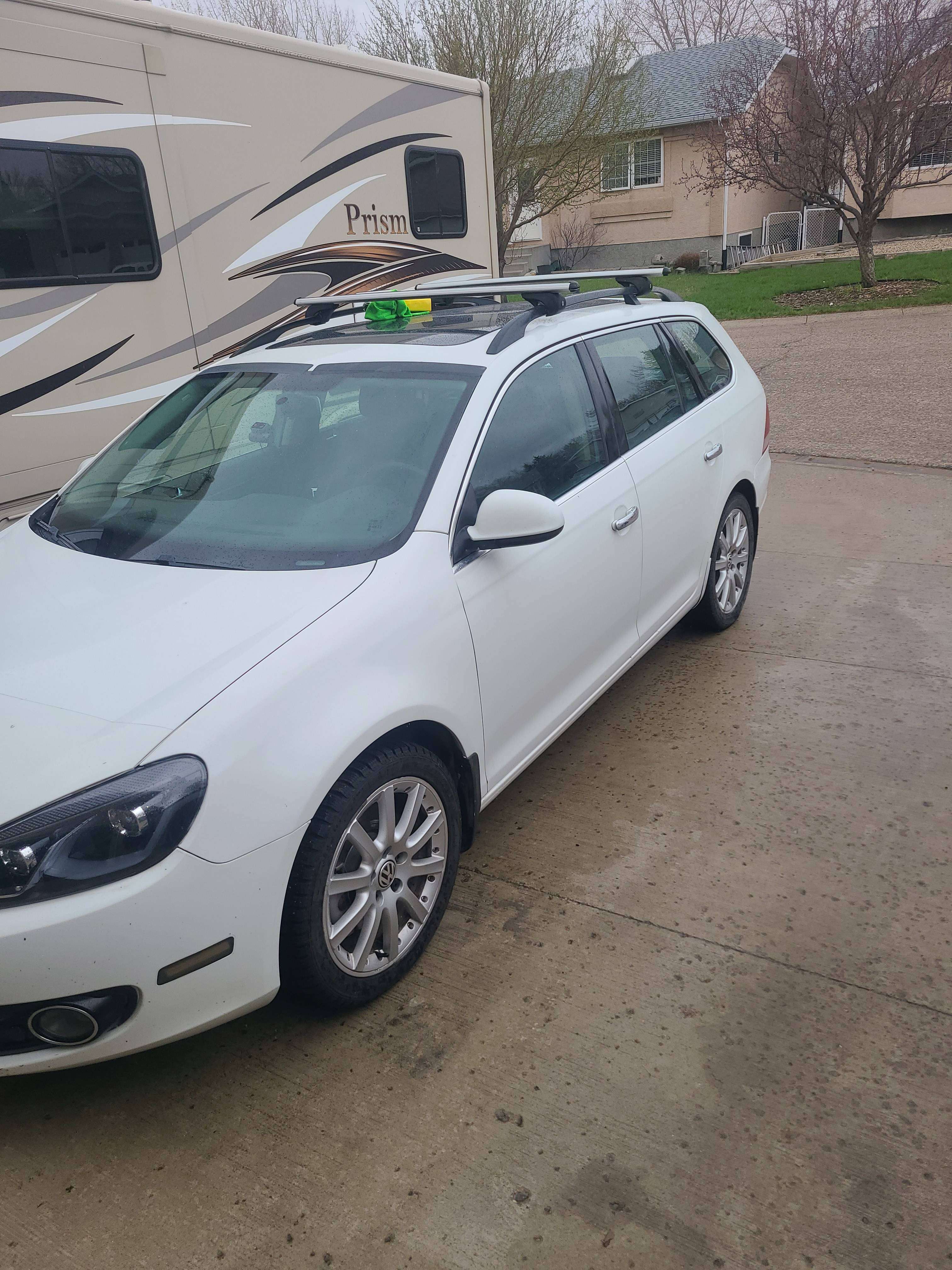 2014 Volkswagen Golf Wolfsburg Edition alt 2