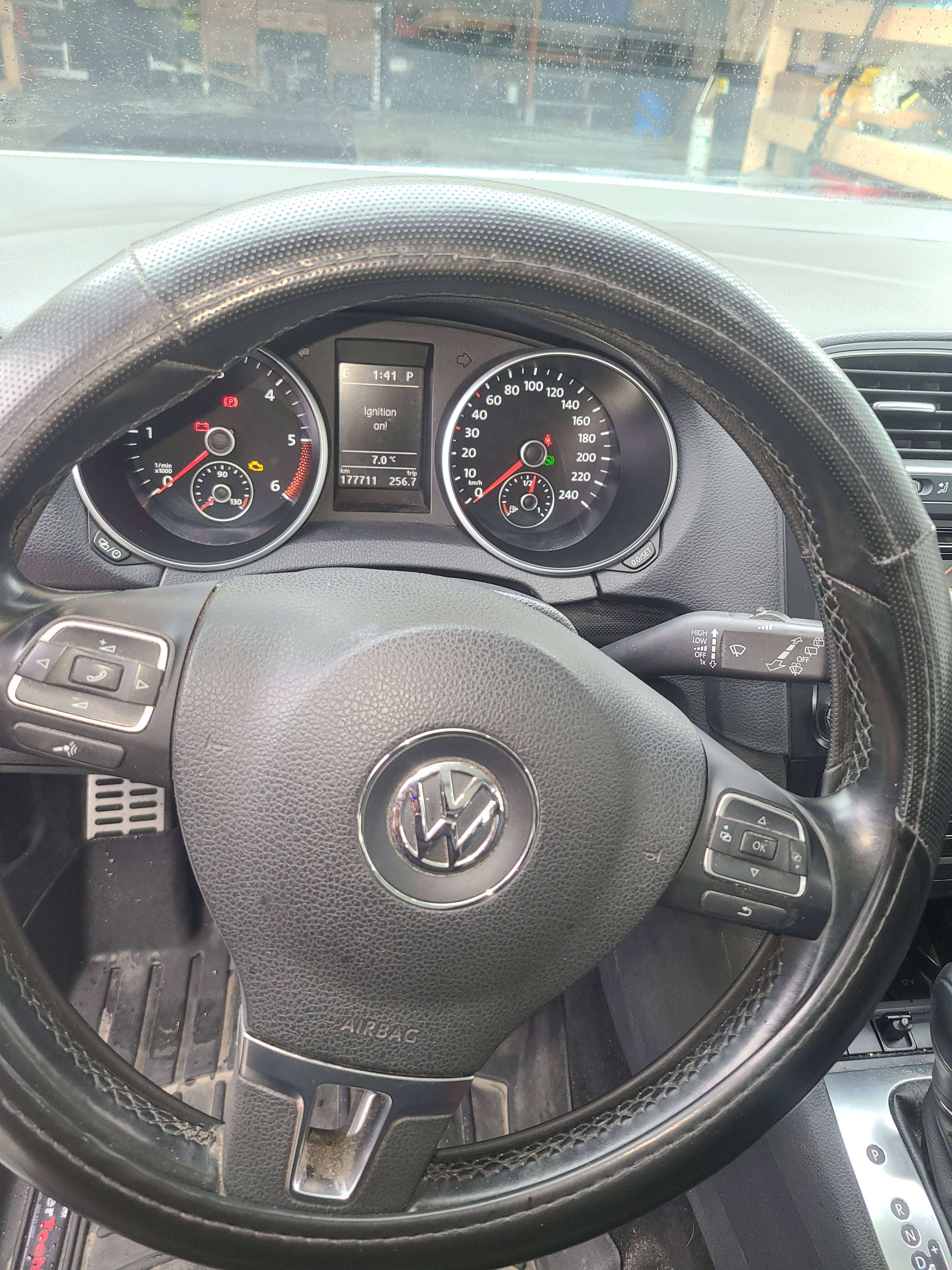 2014 Volkswagen Golf Wolfsburg Edition thumb 9