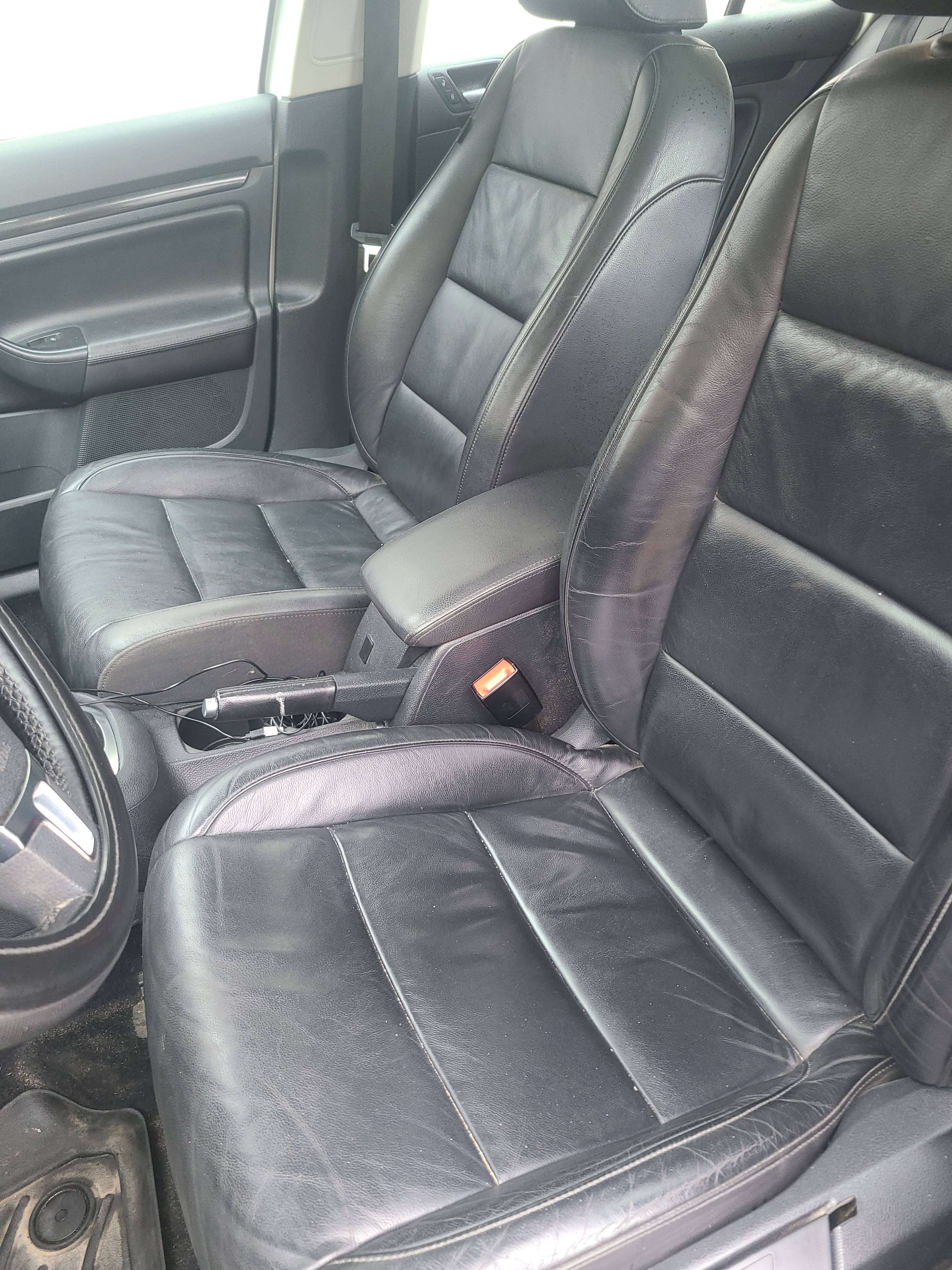 2014 Volkswagen Golf Wolfsburg Edition thumb 7