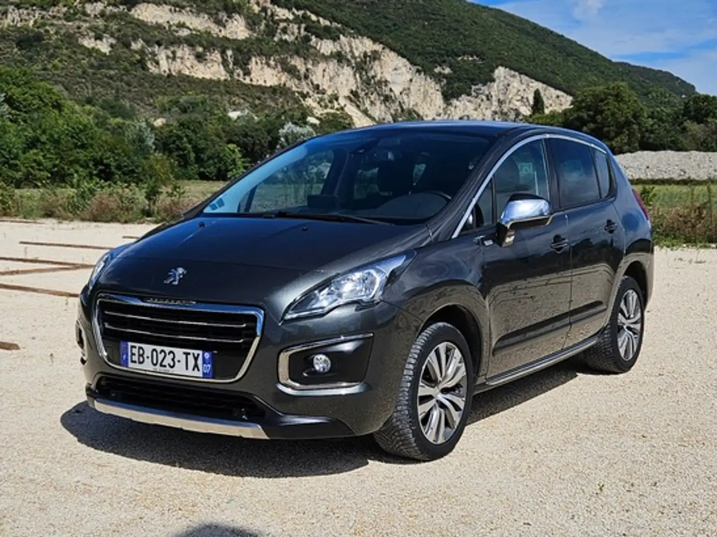 Peugeot 3008 Style 1.6 BlueHDi 120 cv Gris - 1