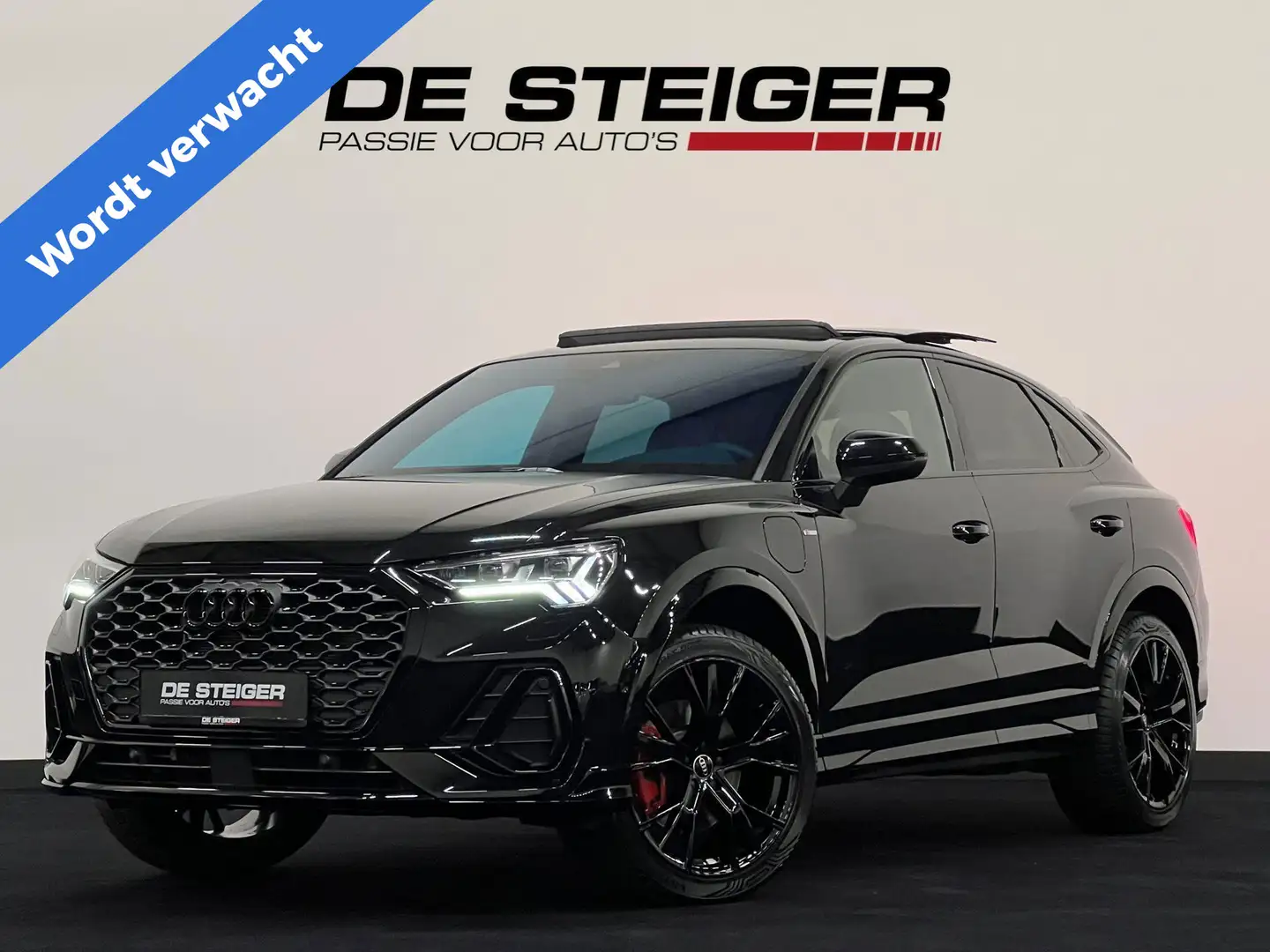 Audi Q3 Sportback 45 TFSI e 3 x S-line Pano Sonos Sfeer Ma Zwart - 1