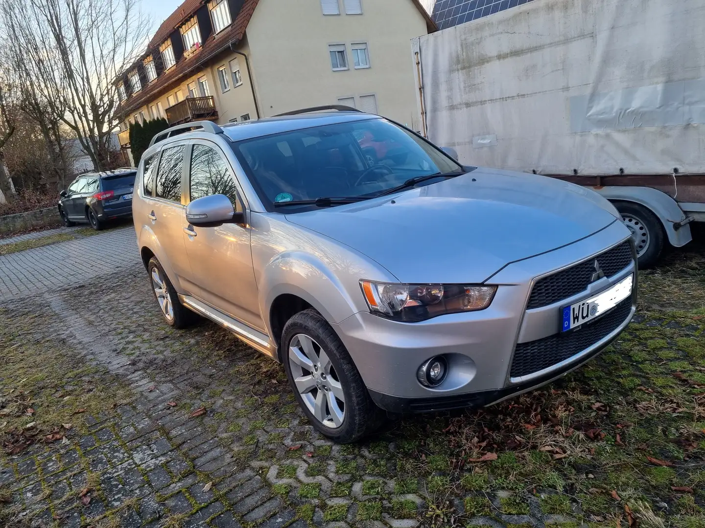 Mitsubishi Outlander Outlander+2.2+DI-D+ClearTec+2WD+Invite Argintiu - 1