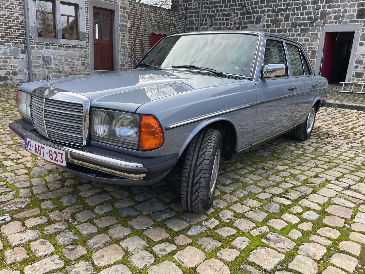 Mercedes-Benz 230 230 E Albastru - 1
