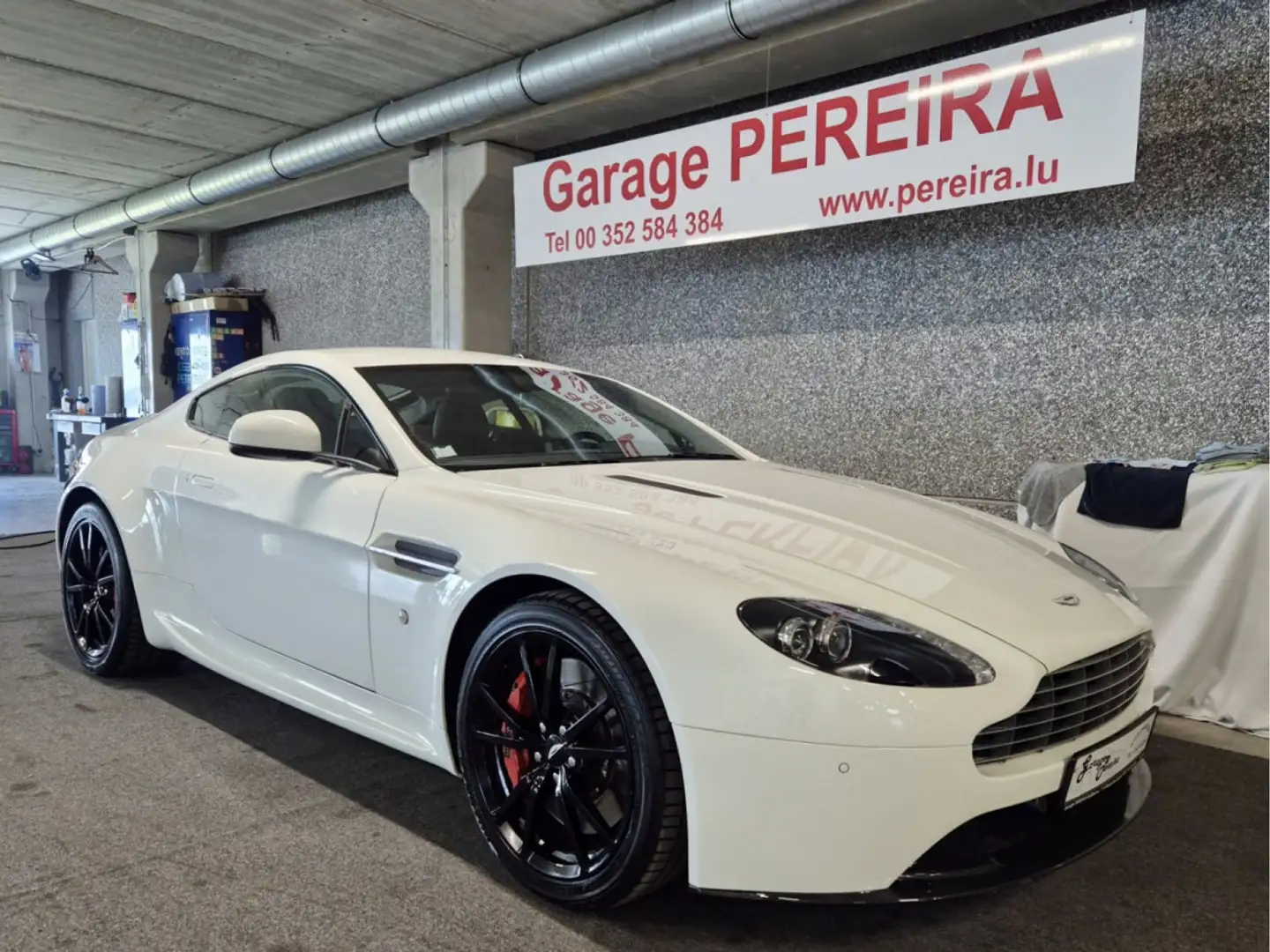 Aston Martin V8 Vantage EUROPA CARBON CUIR NAVI Blanco - 1