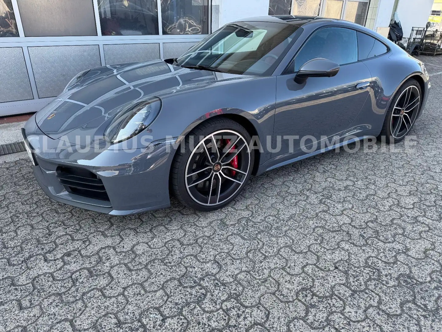 Porsche 992 .2 S Coupé ° schiefer grau/rot ° SPORT DESIGN Gris - 1