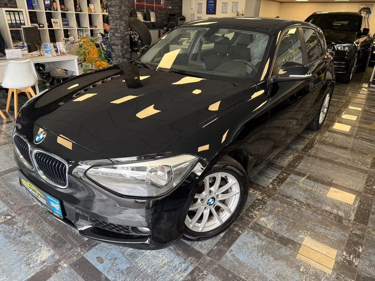 BMW 116 1 Limousine 5-trg/Klimaauto/Aluräder/SHZ/ Rot - 1