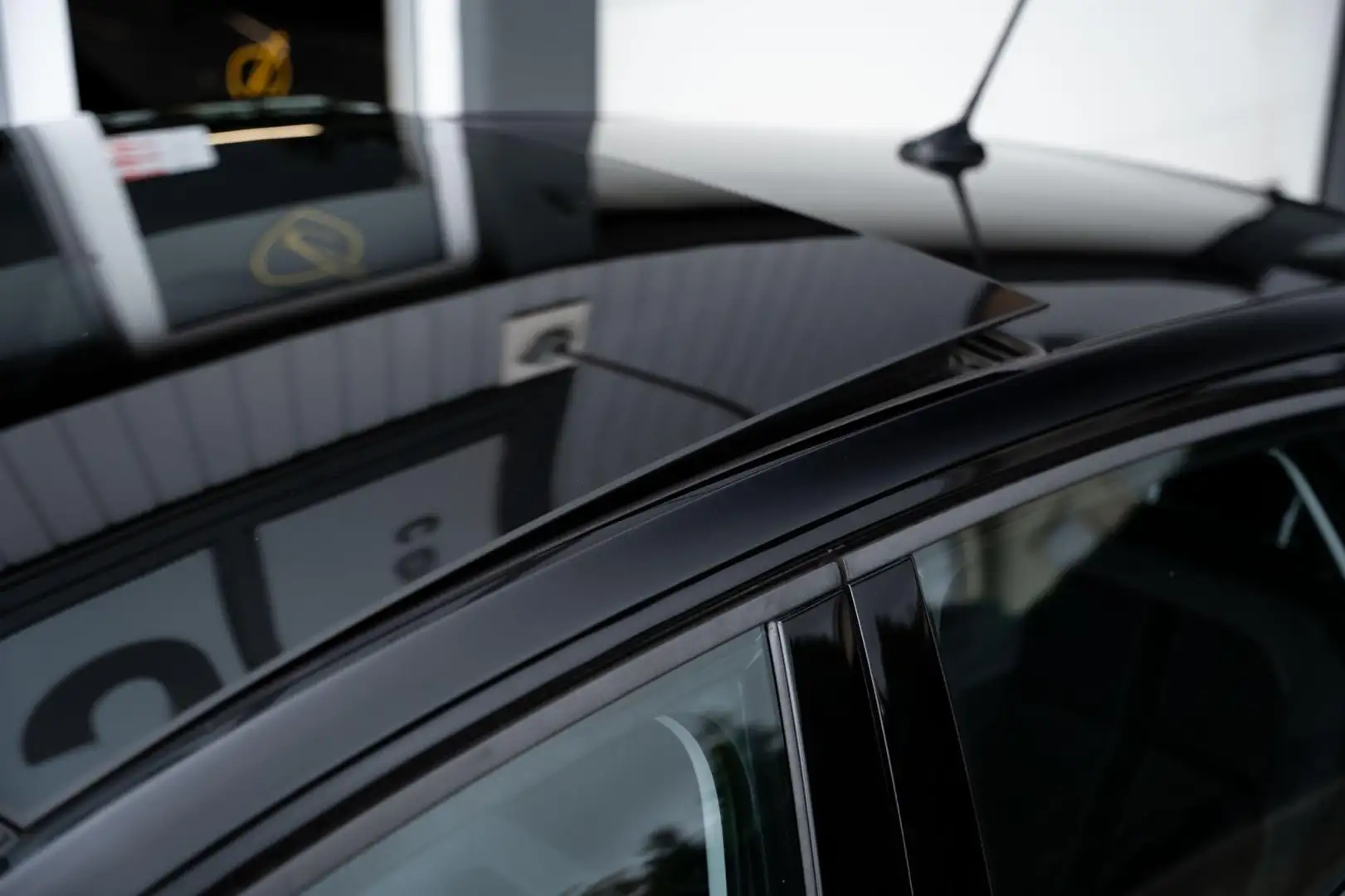 Volkswagen Polo 1.0 TSI Highline Business R I Pano-dak I Carplay I Zwart - 2