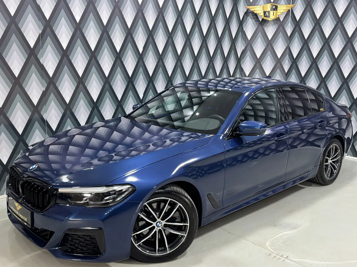 BMW 520 d xDrive // M-SPORT // MEMORY // STANDHEIZUNG // Blauw - 2