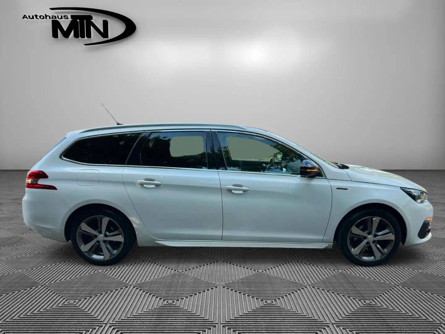 Peugeot 308 BlueHDi 130 GT Line Pano Automatik Navi 1.HA Weiß - 2