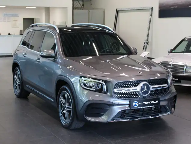 Mercedes-Benz GLB view 2