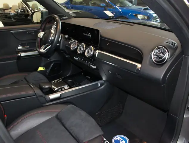 Mercedes-Benz GLB view 10