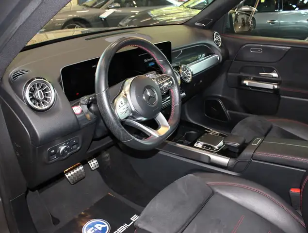 Mercedes-Benz GLB view 13