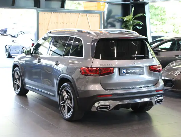 Mercedes-Benz GLB view 4