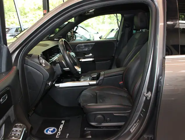 Mercedes-Benz GLB view 12