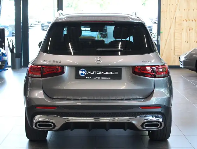 Mercedes-Benz GLB view 6