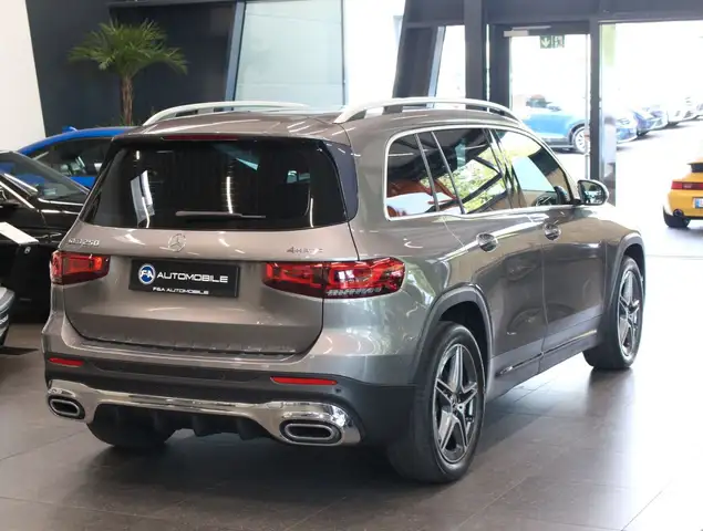 Mercedes-Benz GLB view 5
