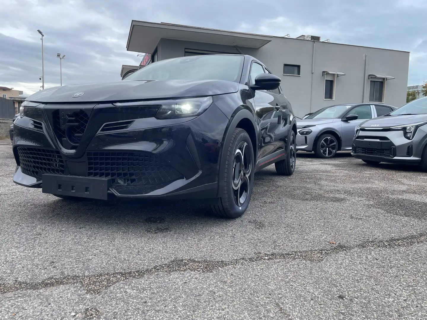 Alfa Romeo Junior Junior 1.2 ibrida Speciale 145cv edct6 Zwart - 2