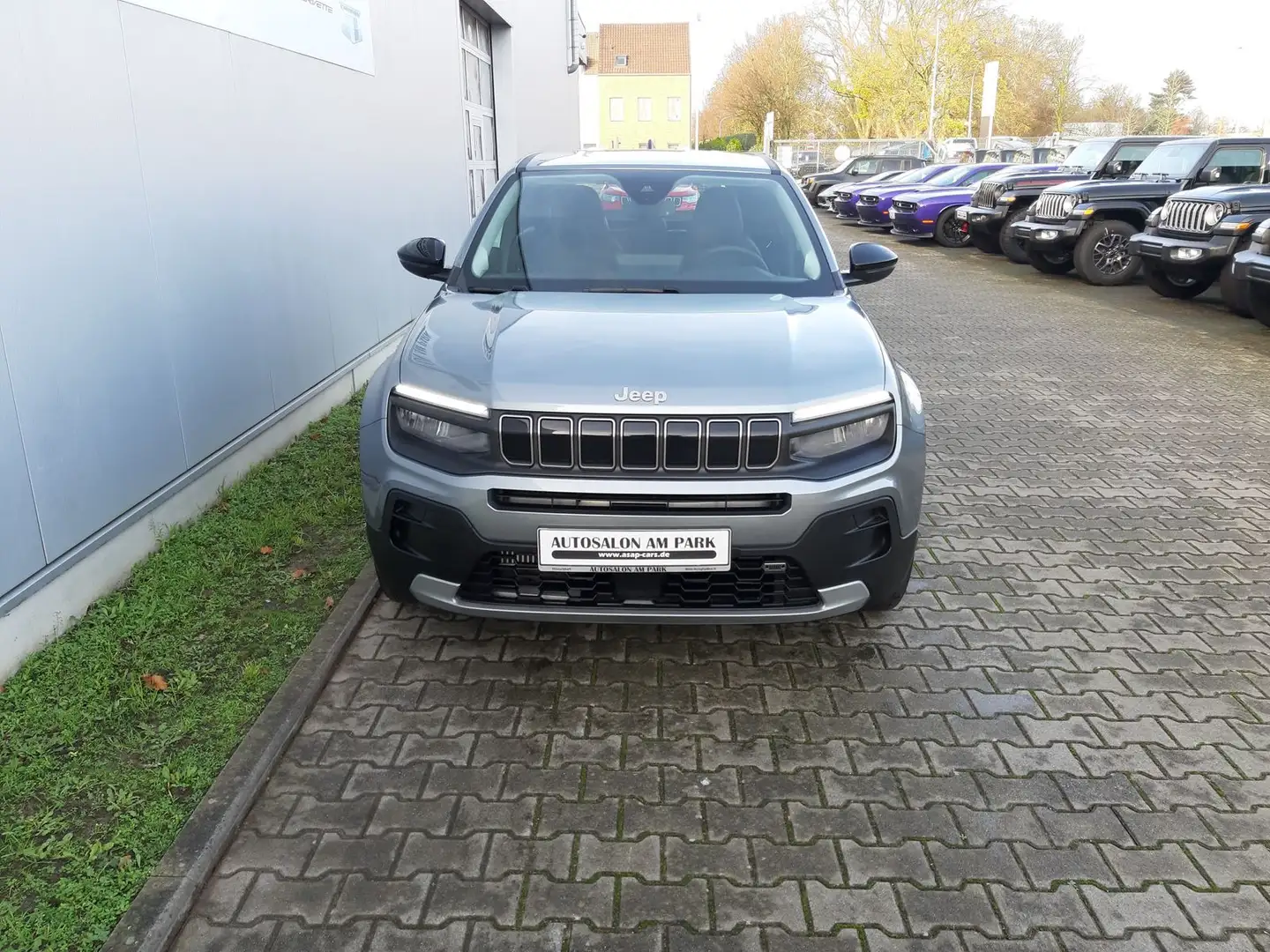 Jeep Avenger 1.2 GSE MT Altitude/Navi/Shzg Grijs - 2