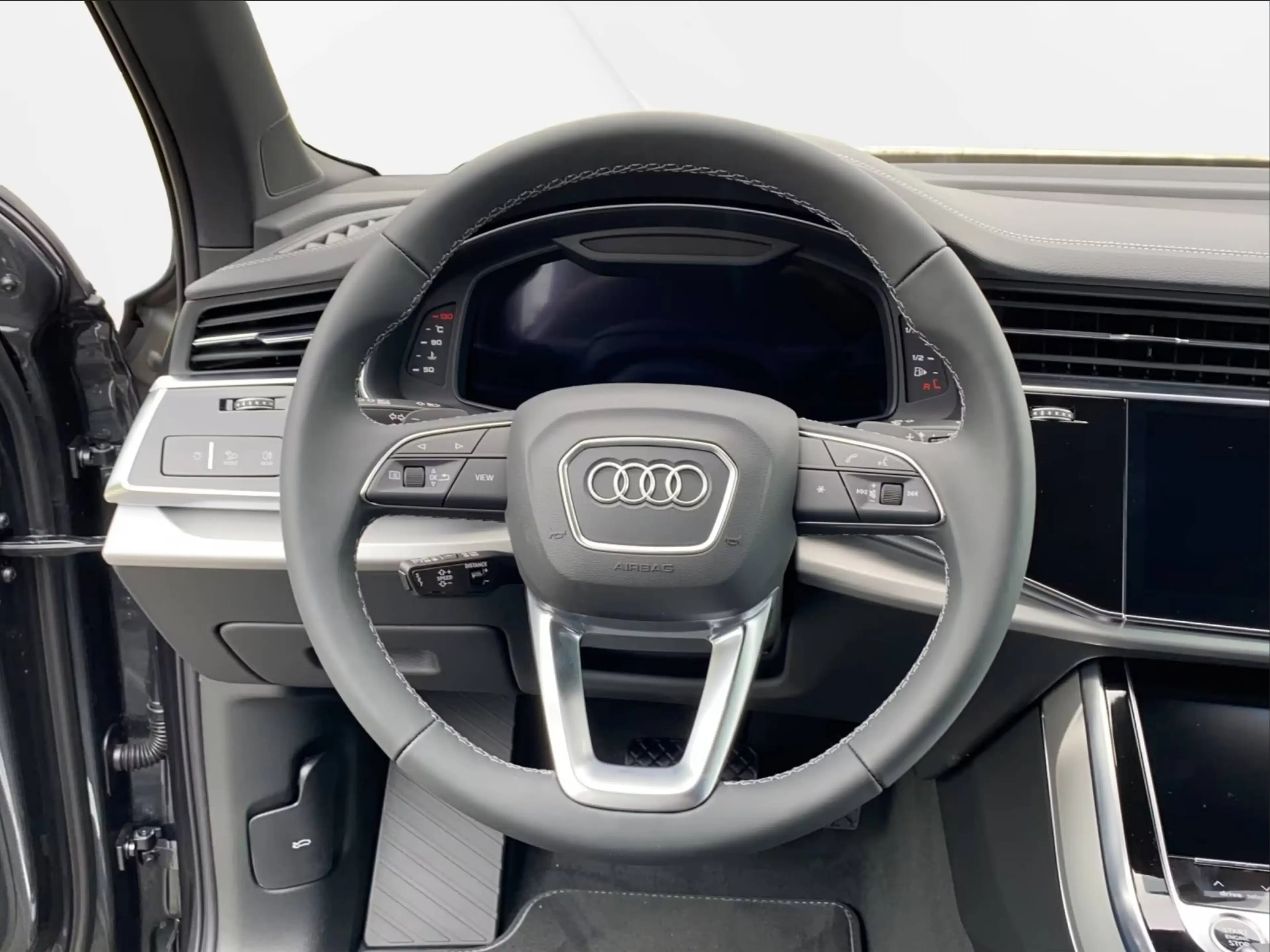 Audi Q7 50 TDI quattro S line — photo 7