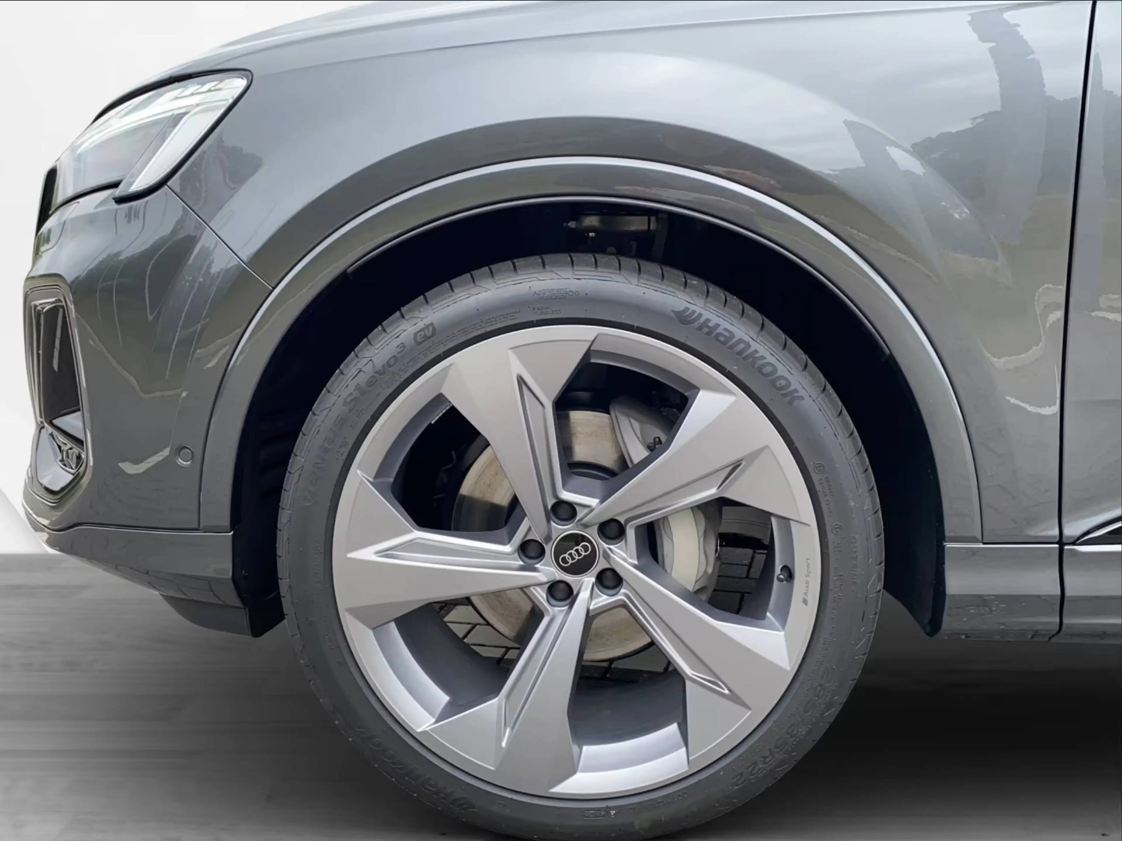 Audi Q7 50 TDI quattro S line — photo 11