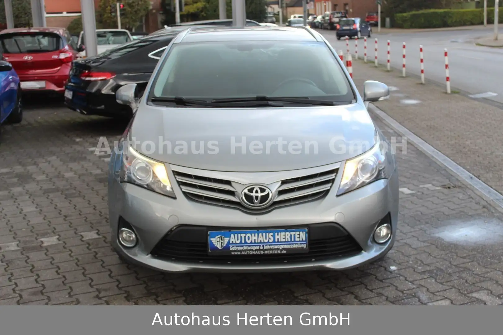 Toyota Avensis 2.0 D-4D Kombi Edition*NAVI*KAMERA*1HAND Silver - 2